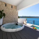 Villa Simpleza - Six Bedroom With Private Pool And Jacuzzi
