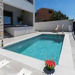 Villa Simpleza - Six Bedroom With Private Pool And Jacuzzi *
