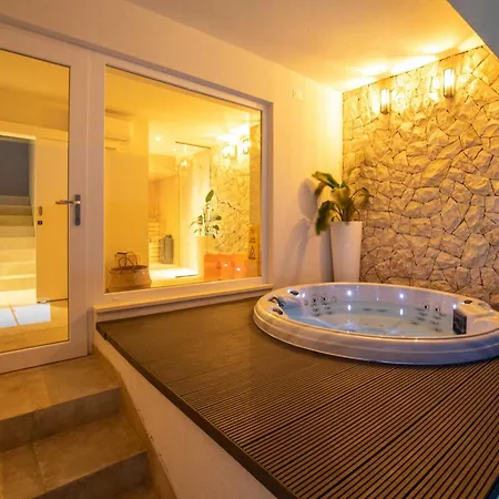 Villa Simpleza - Six Bedroom With Private Pool And Jacuzzi Klek