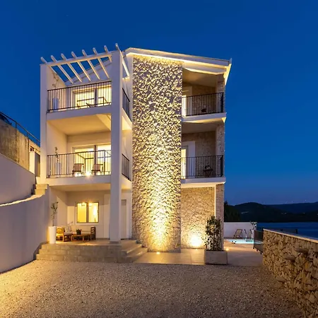 Villa Simpleza - Six Bedroom With Private Pool And Jacuzzi