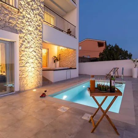 Simpleza - Six Bedroom With Private Pool And Jacuzzi Klek