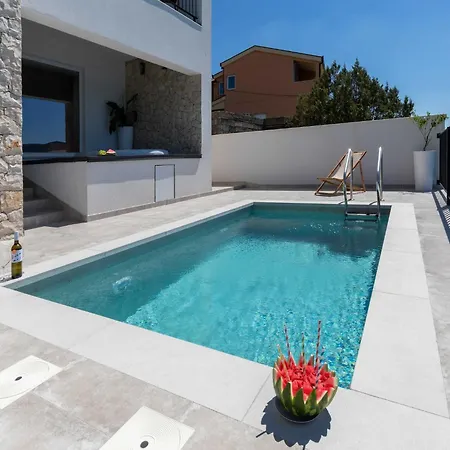 Villa Simpleza - Six Bedroom With Private Pool And Jacuzzi *