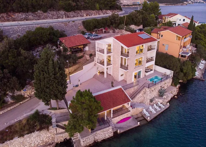 Villa Simpleza - Six Bedroom With Private Pool And Jacuzzi *