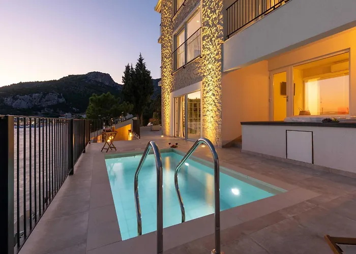 Simpleza - Six Bedroom With Private Pool And Jacuzzi Villa