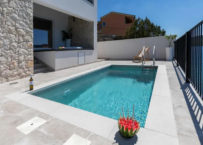 Villa Simpleza - Six Bedroom With Private Pool And Jacuzzi *